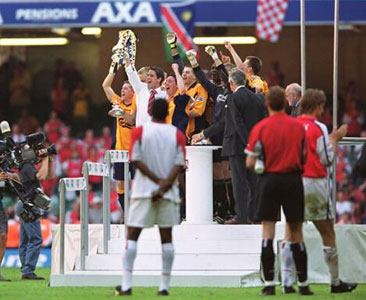 Redknapp lifts up the F.A Cup