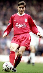Smicer passes the ball!!
