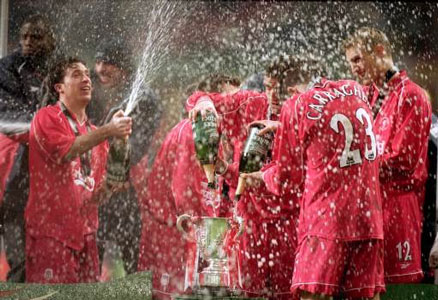 Liverpool celebrate after winning the Worthington Cup