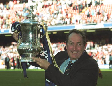 Houllier, shows off the FA Cup to the Liverpool faithful
