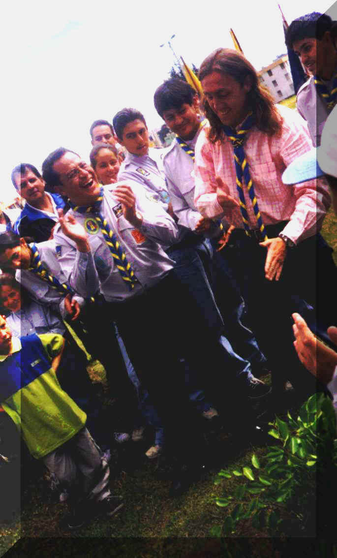 ALEX_AGUINAGA_MISION_CUMPLIDA.jpg (61475 bytes)