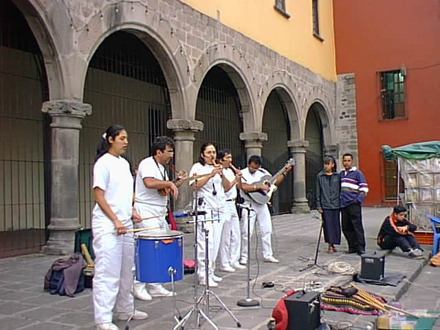 El Grupo Tocando en Coyoac�n