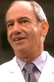 Sim�n Andreu as Dr. Alvarez