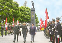Monumento al Inspector de Guardias GC Mariano Santos Mateos, el Valiente de Tarapac�, en San Borja, Lima, Per�