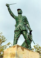 Monumento en el Cusco al Inspector de Guardias GC Mariano Santos Mateos, el Valiente de Tarapac�