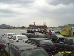 Dentro da balsa