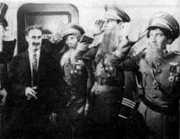 HARPO, ALLAN JONES Y CHICO DISFRAZADOS