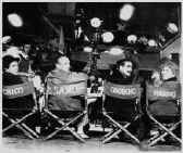 CHICO, SAM WOOD, GROUCHO Y HARPO EN UN DESCANSO DEL RODAJE DE " UNA NOCHE EN LA OPERA "