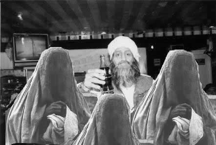 con unas primas tomandose una coca