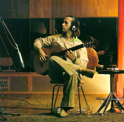 paco de lucia en el estudio de grabaci&oacute;n.