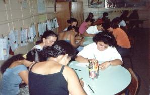 Pais participando do dia da familia na escola !