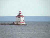 thunder_bay_light.jpg (72647 bytes)