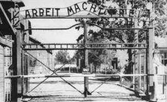 [Arbeit macht frei - cynischer Nazispruch am Eingang eines Konzentrationslagers]