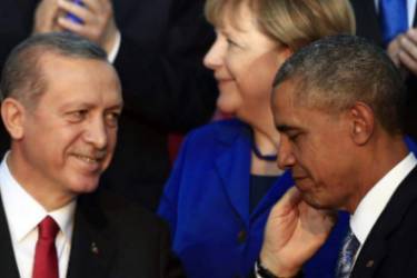 [Erdogan tätschelt seinem Freund und Verbündeten sanft das Bäckchen]