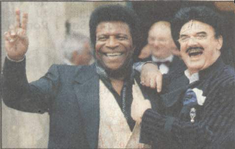 [ein weier Neger - Roberto 'Blanco' - und ein 
schwuler Schneider - Rudi Moshammer]
