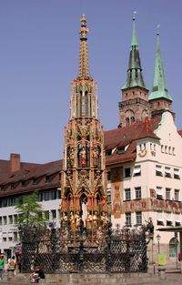 Ein hlicher alter Brunnen in Nrnberg