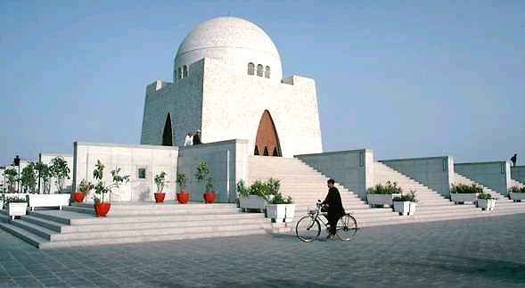Quaid_tomb