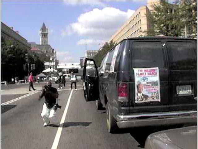  The  news paper cameraman :  Photo by Sakiko    Click here to go to another image