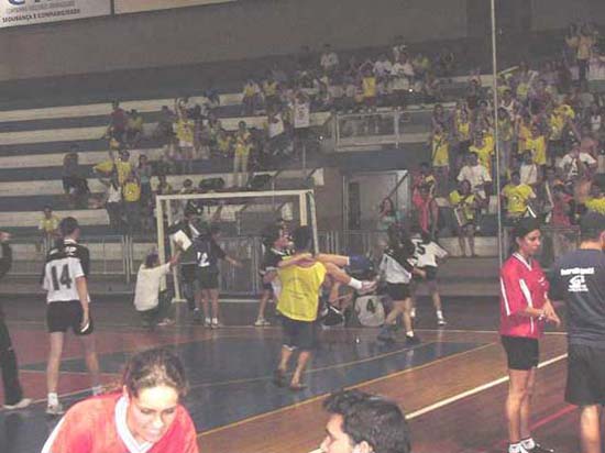 f - interunesp 2002 - comemoracao 02.jpg (32160 bytes)