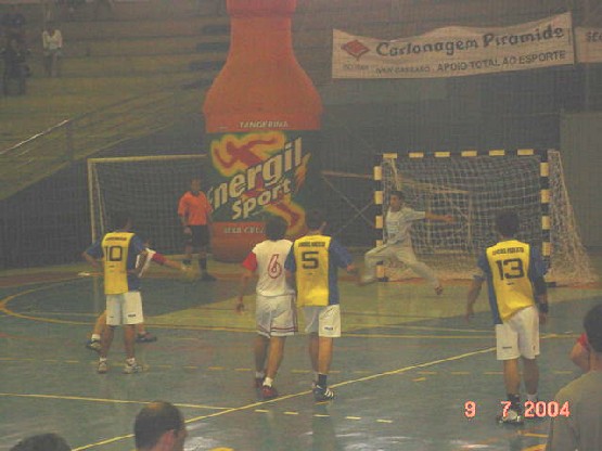 m_regionais2004_ataque01.jpg (53345 bytes)