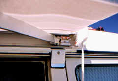 awning3.jpg (30029 bytes)