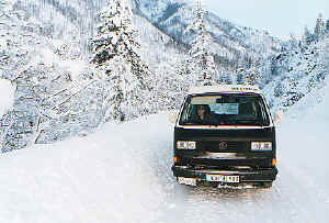 cascades_snow1.jpg (63378 bytes)