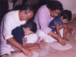 at_akademi_vidyarambam.jpg (40672 bytes)