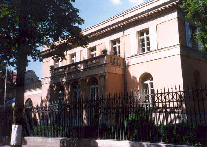 villa1.jpg (50092 bytes)