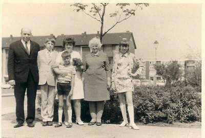 Konfirmationsbild mit Oma aus der DDR