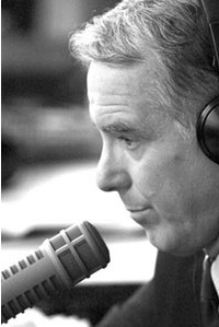 Governor Howard Dean on microphone