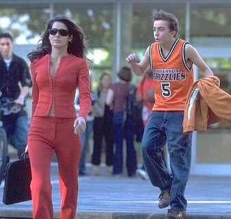 Angie Harmon and Frankie Muniz in Agent Cody Banks