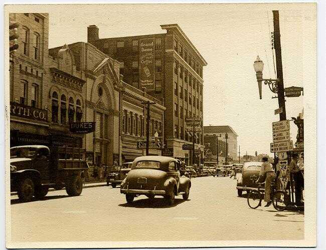main_st_looking_south_1949.jpg - 75kb