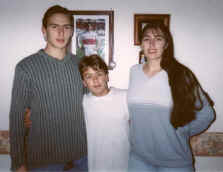 Hugo y sus hermanos: Rafael y Ana Laura.