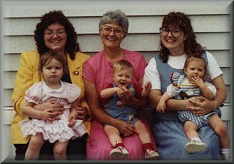 Laura, Mom, Vanessa and kids