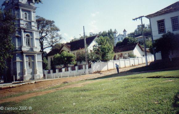 Vista lateral do monumento