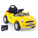 Carro amarelo com controle remoto