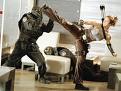 Casal lutando artes marciais