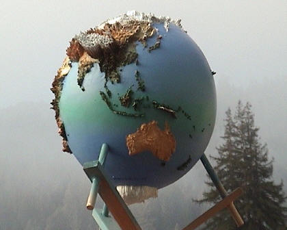 The LAND Globe 250x - Raised Relief Globe