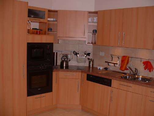 Click here to see the whole kitchen.