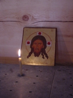 Church candel burnign in Sinisen tien tsasouna