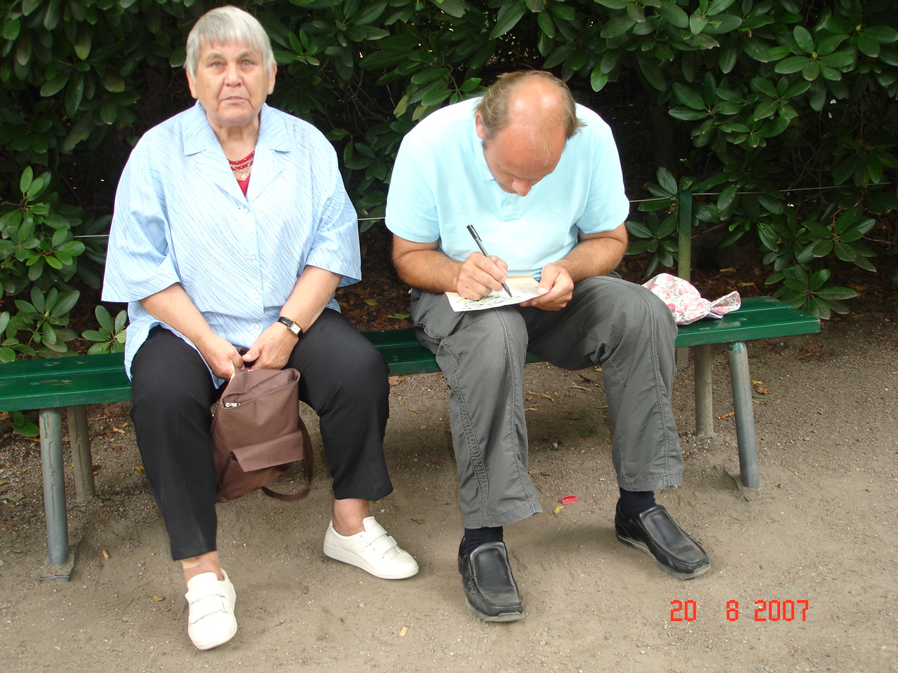 Ingeborg Maybaum Mutti und Heiko im Park