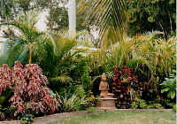 front_statue.jpg (89008 bytes)