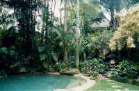 pool_side_d.jpg (110453 bytes)