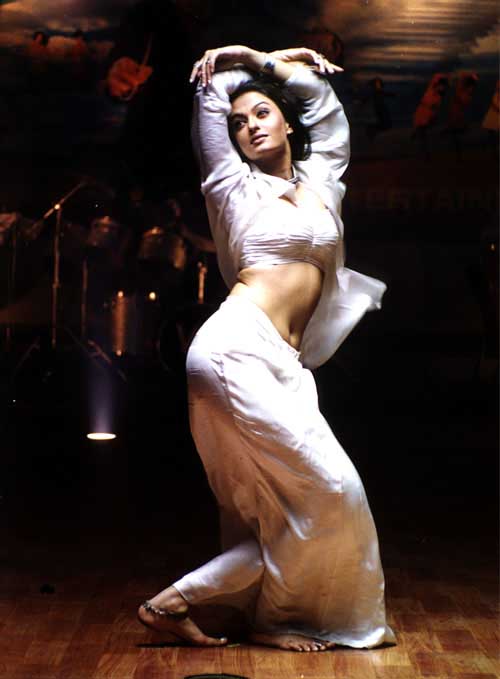 grace personified - aishwarya
