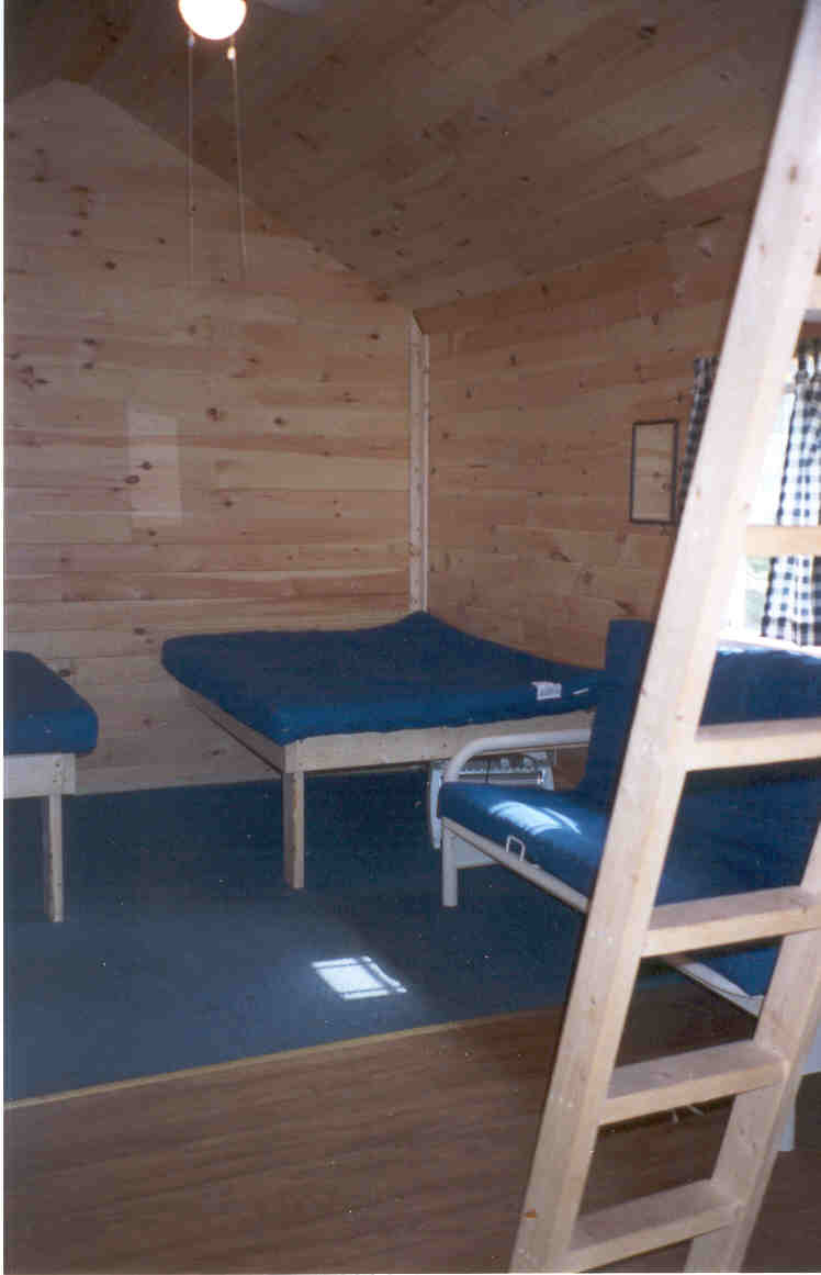 cabin1.jpg - 41900 Bytes