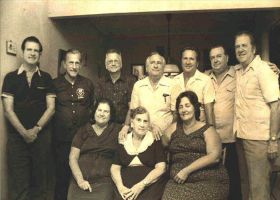 Marion van Delden-Williams met 9 kinderen