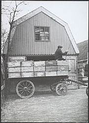 Kerkbuurt 22, schuur G.Lukken en wagen met eieren 1919