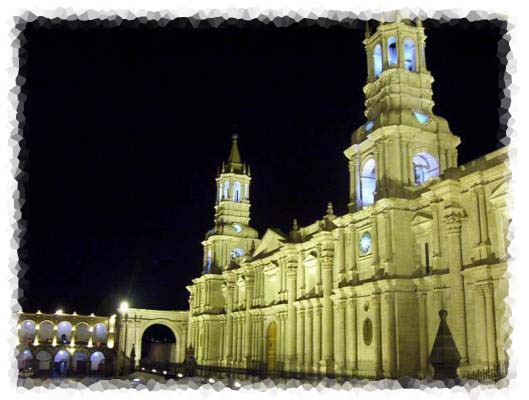 Catedral de Arequipa iluminada