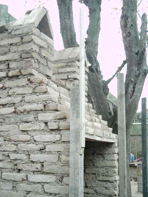 Parrilla: Modelo terminado con chimenea doble.