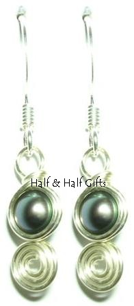 Our Hawaiian Night Cumulous Set made with Freshwater Pearls is the perfect elegant gift for yourself or a close friend!